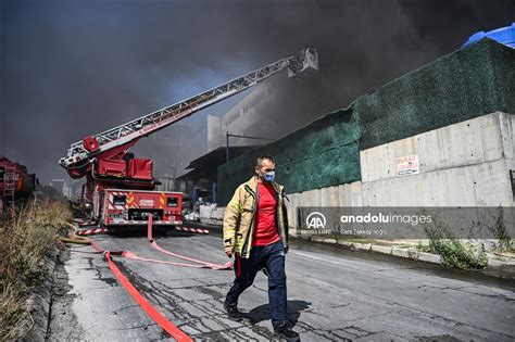 Zonguldakta tekstil atölyesinin deposunda çıkan yangını söndürme çalışmaları sürüyor